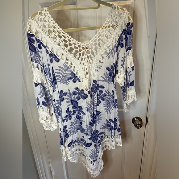 Crocheted cover up - Picture 2 of 5